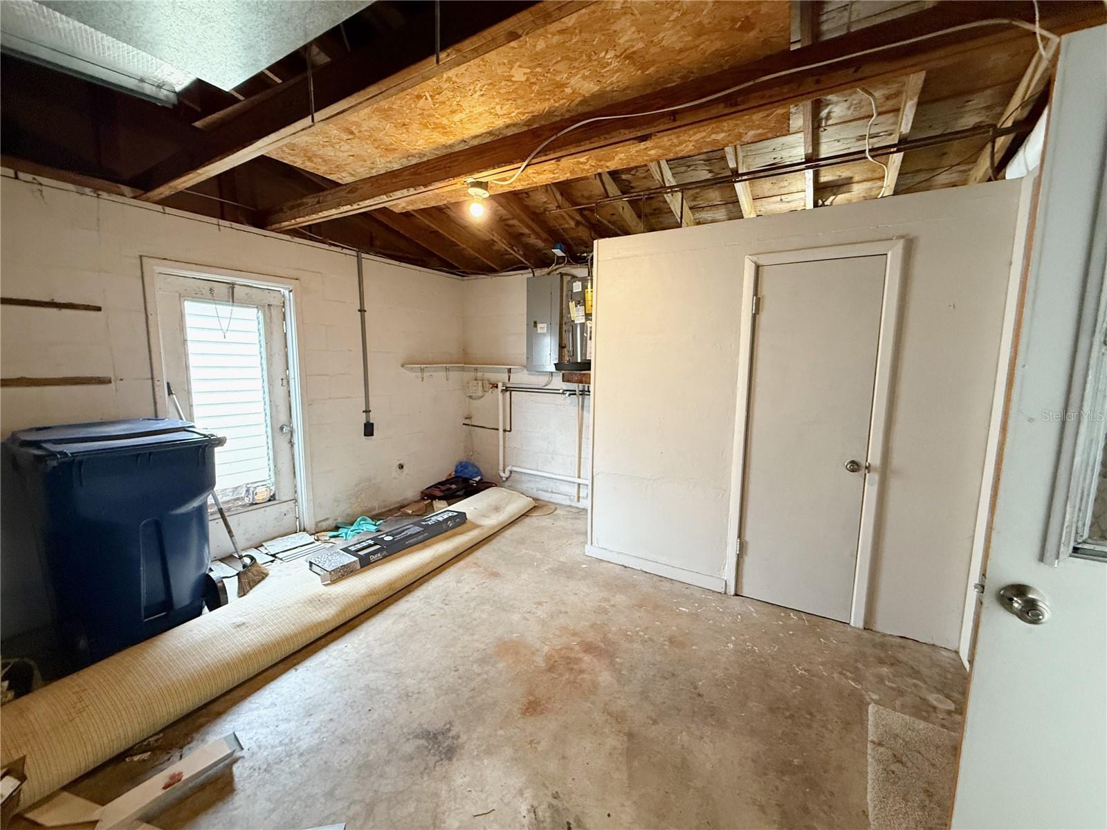 COLONIAL HILLS - Residential