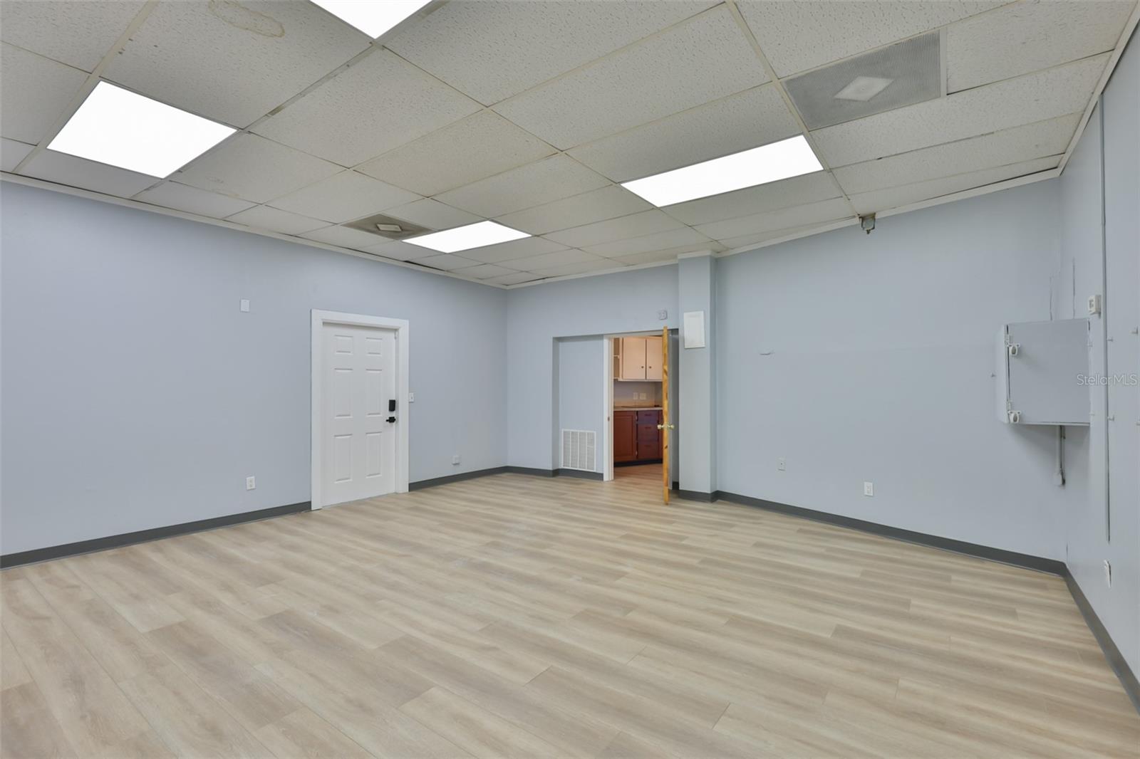 AVALON - Commercial Sale