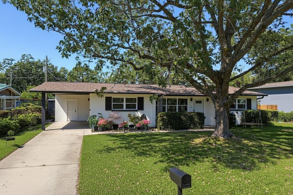 Photo of 4513 S Hesperides Street, Tampa, FL 33611 (MLS # TB8434103)