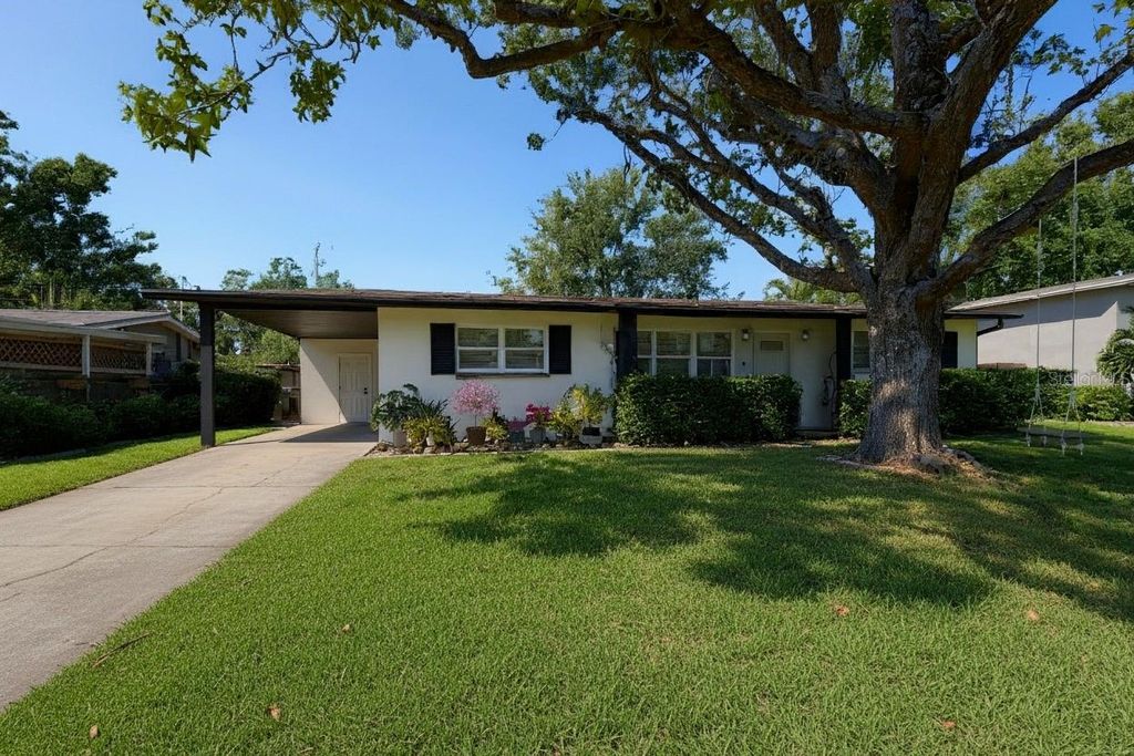 Photo of 4513 S Hesperides Street, Tampa, FL 33611 (MLS # TB8434103)