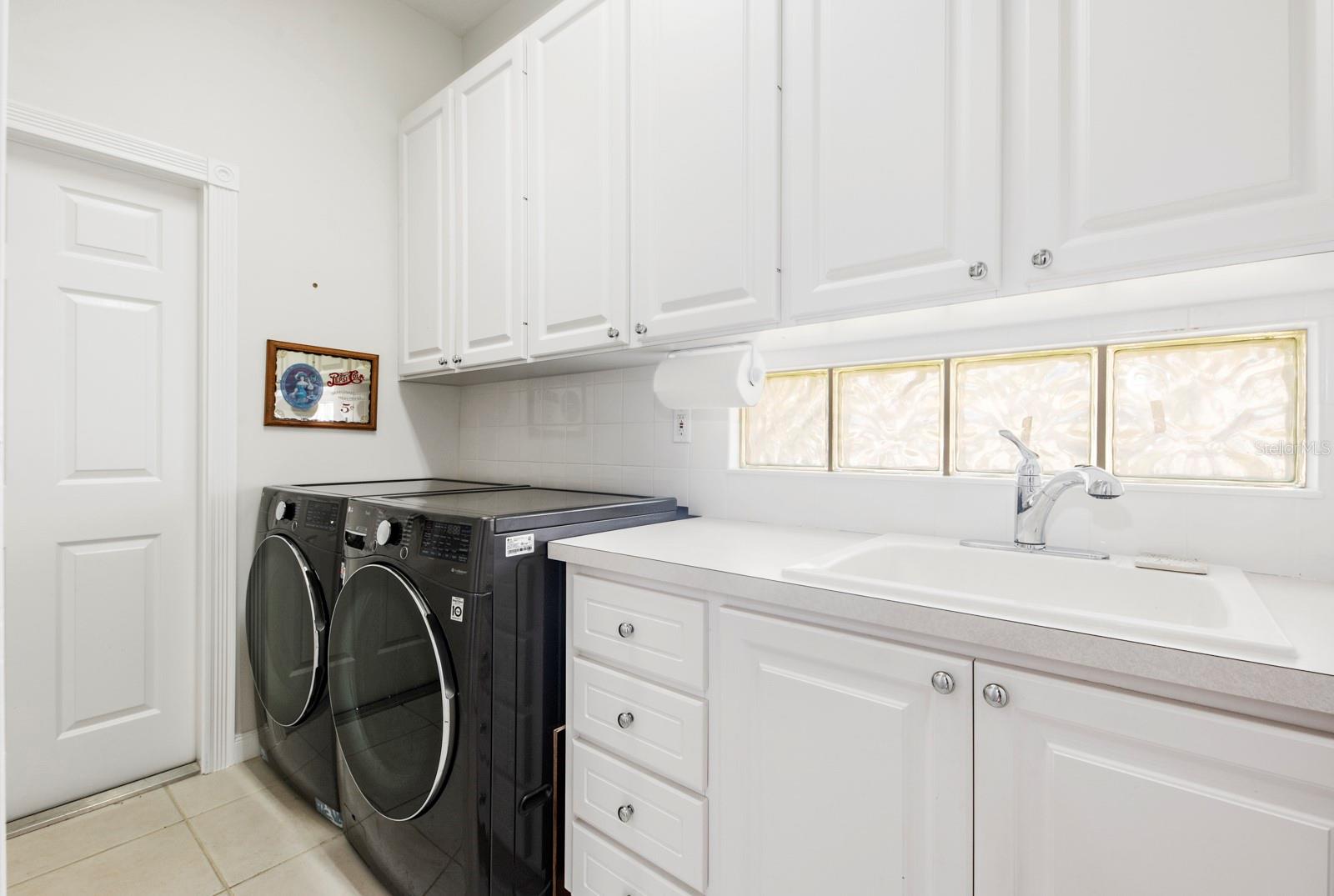 VILLAGEWALK - Residential