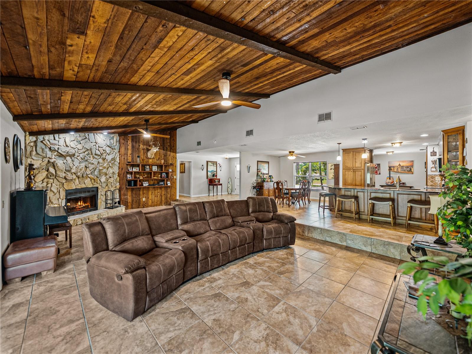 LAKE BERNADETTE GARDENS - Residential