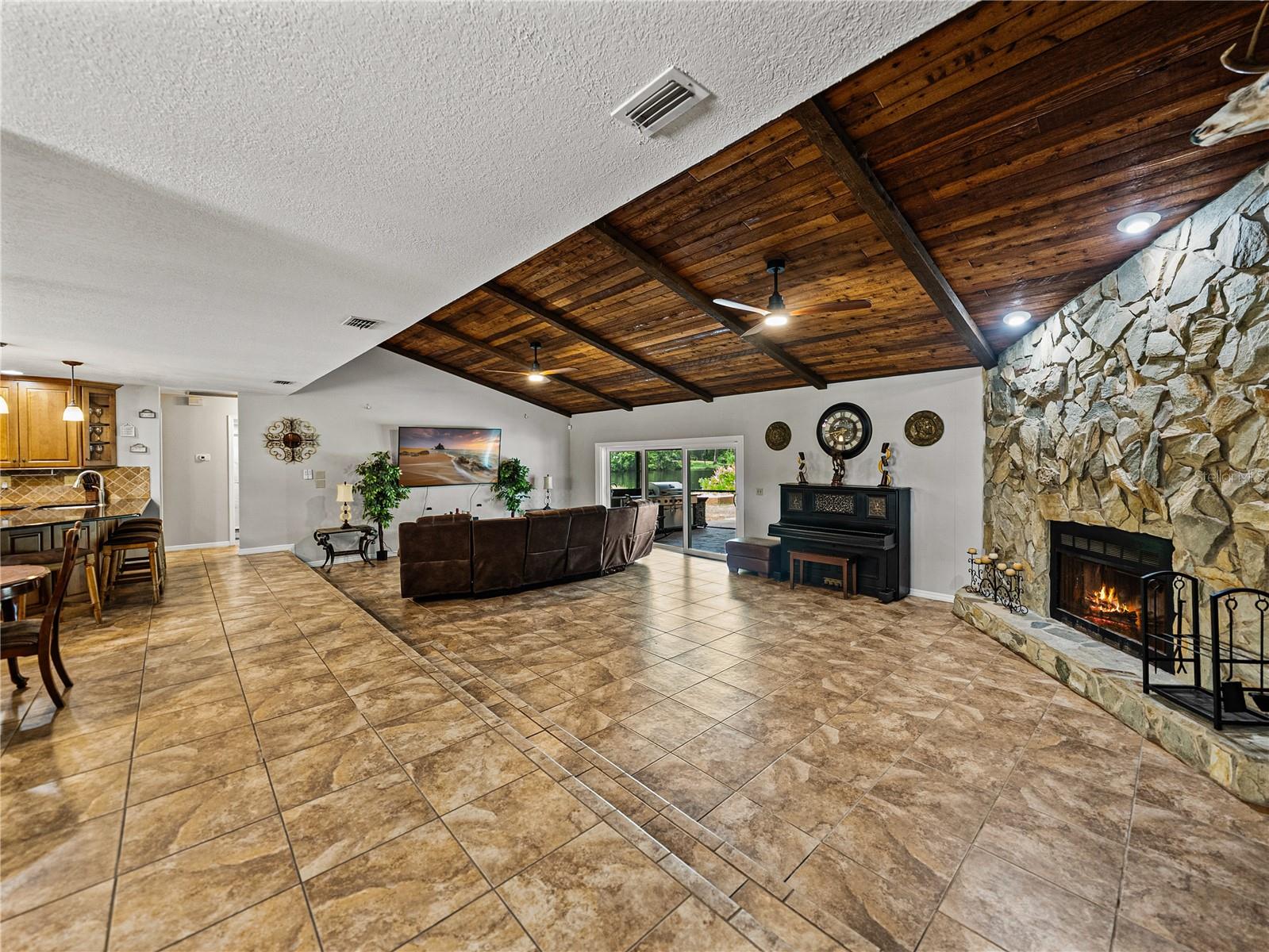 LAKE BERNADETTE GARDENS - Residential