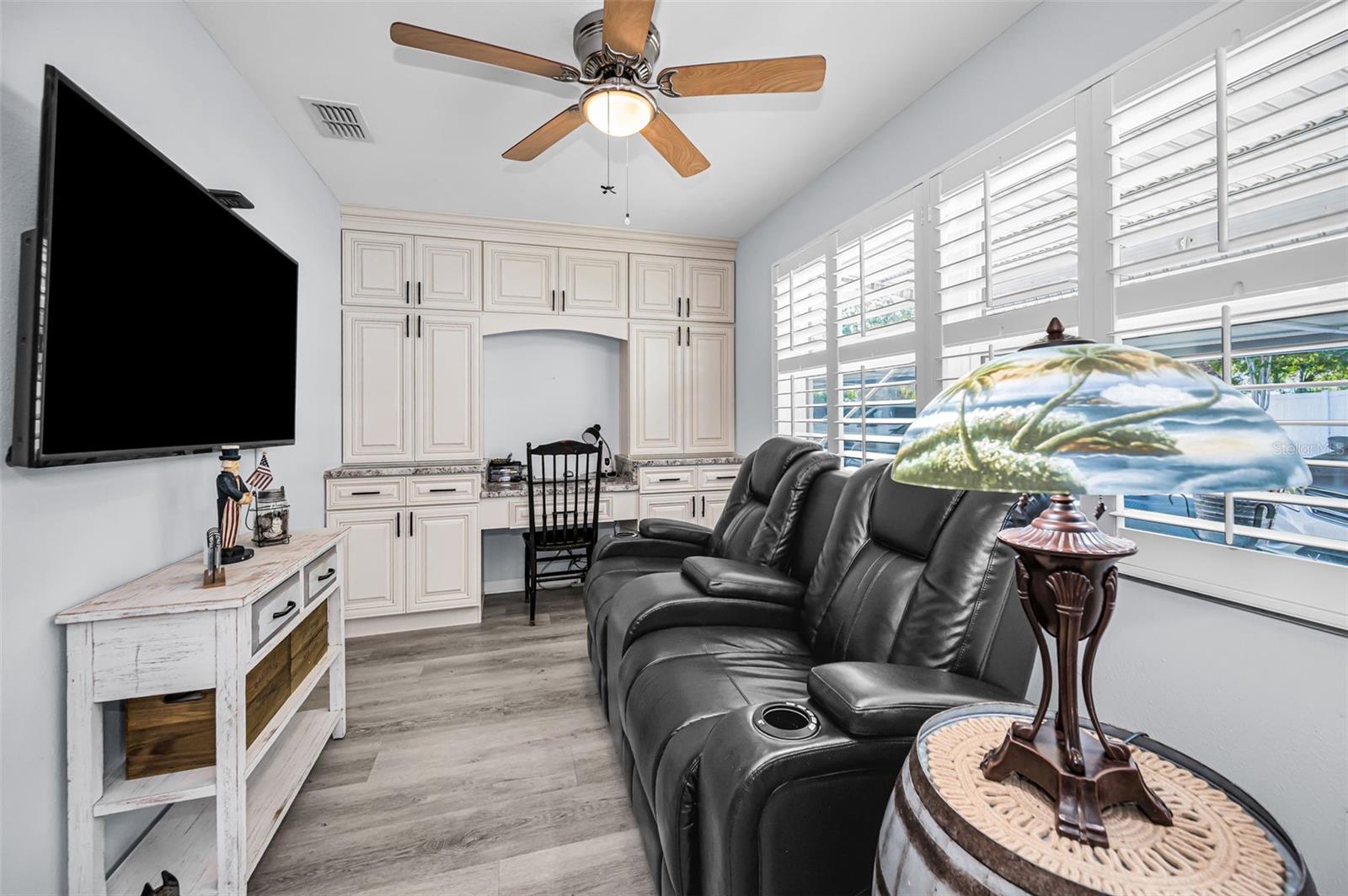 PARADISE SHORES - Residential