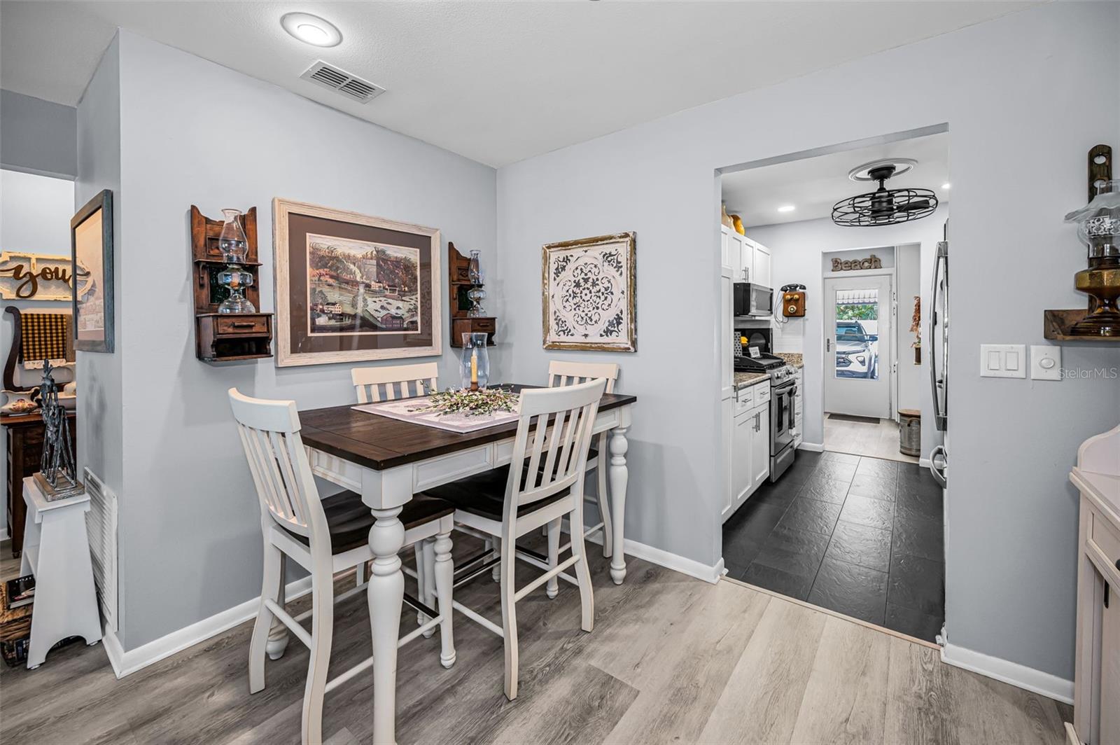 PARADISE SHORES - Residential