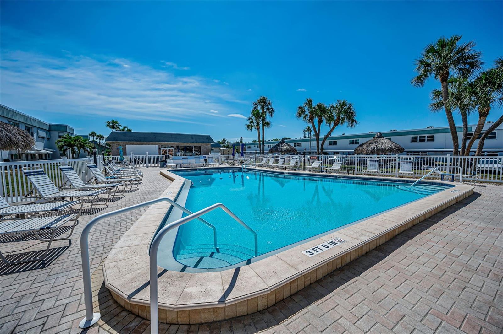 PARADISE SHORES - Residential