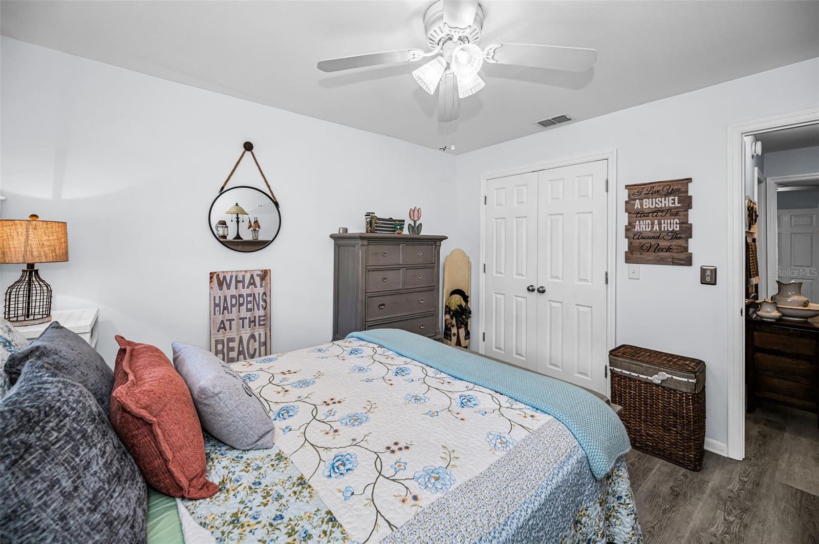 PARADISE SHORES - Residential