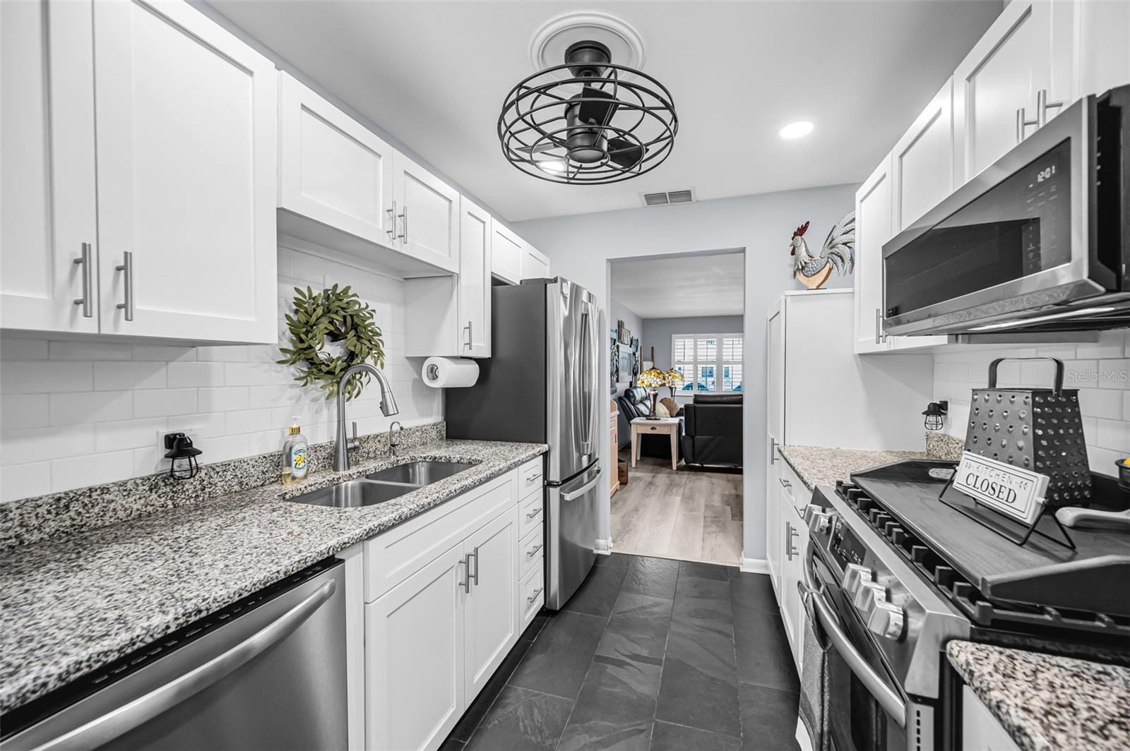 PARADISE SHORES - Residential