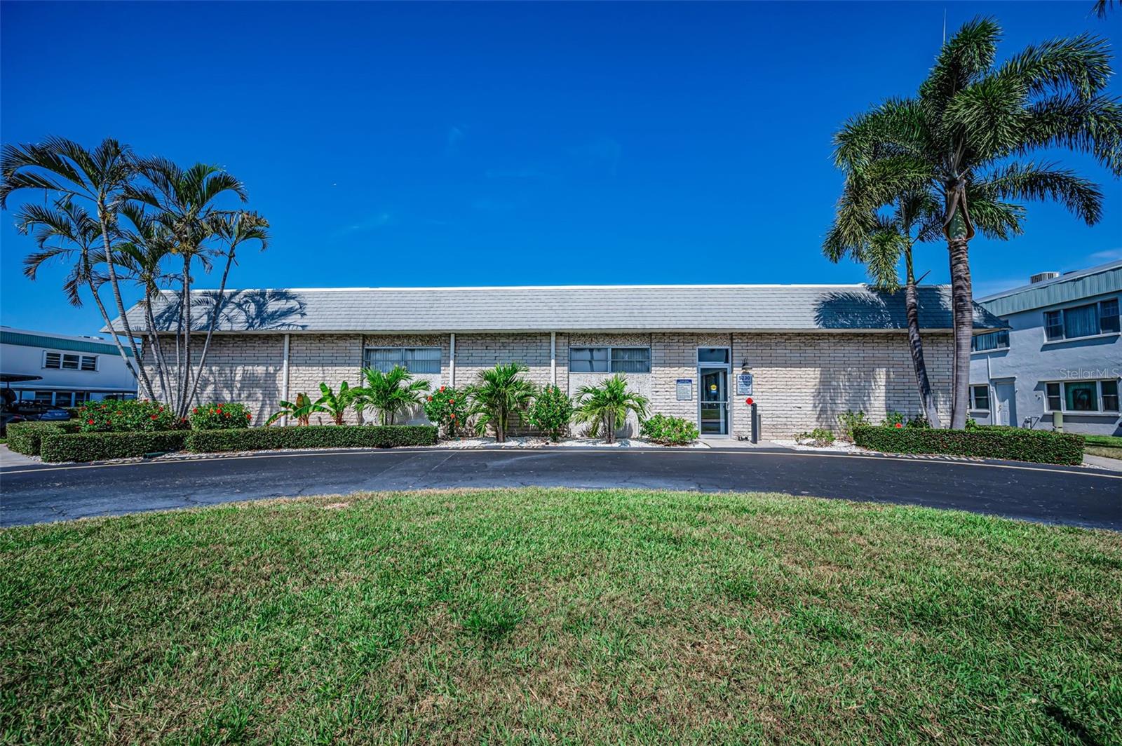 PARADISE SHORES - Residential