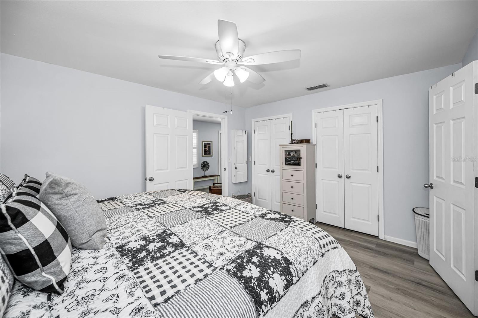 PARADISE SHORES - Residential