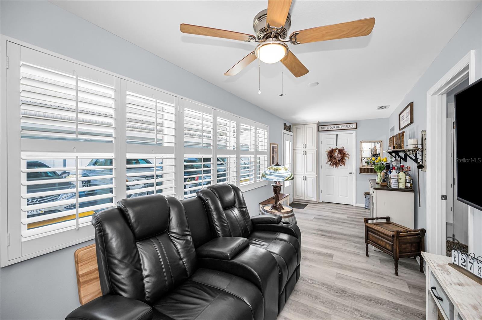 PARADISE SHORES - Residential