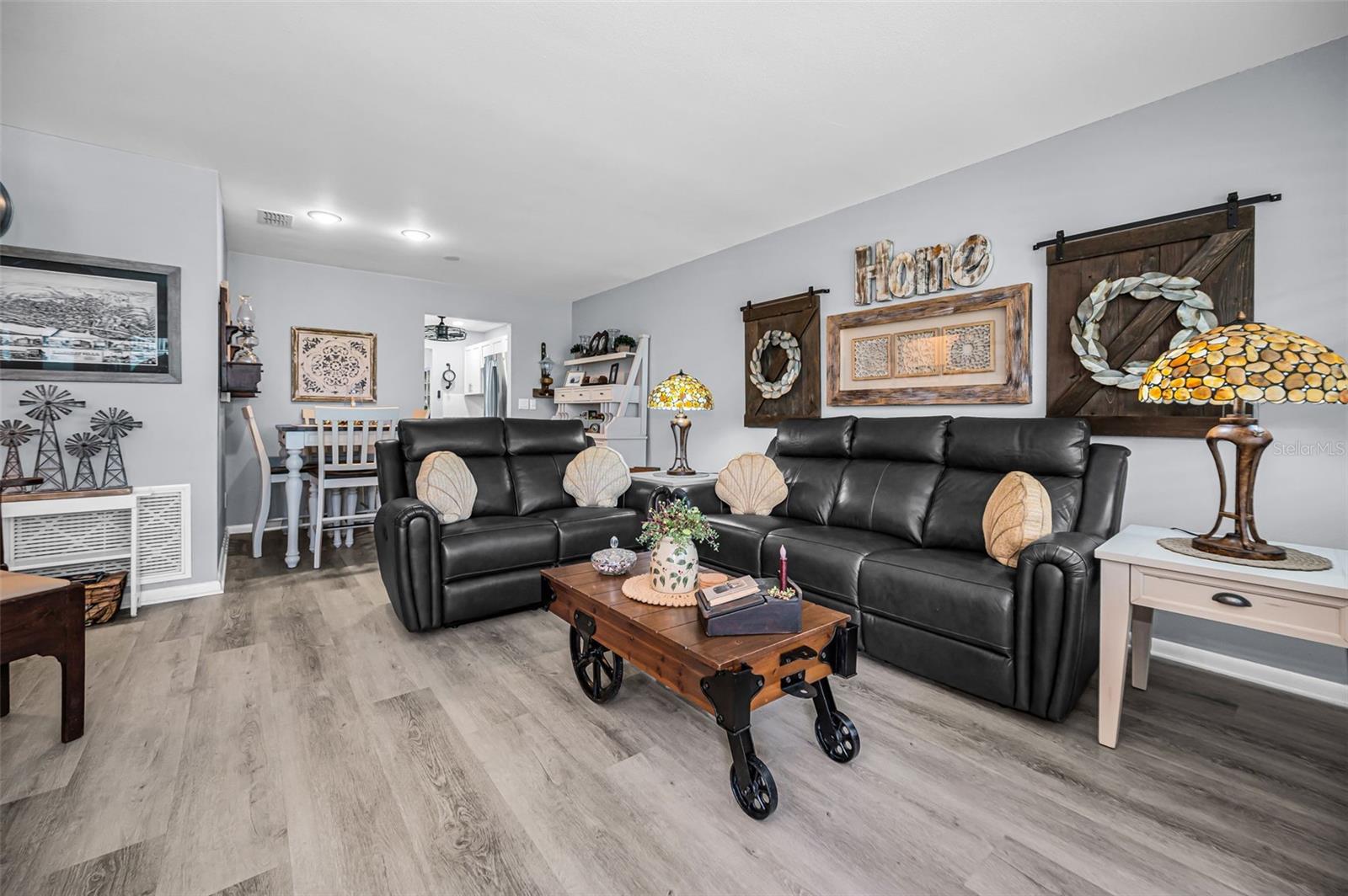PARADISE SHORES - Residential