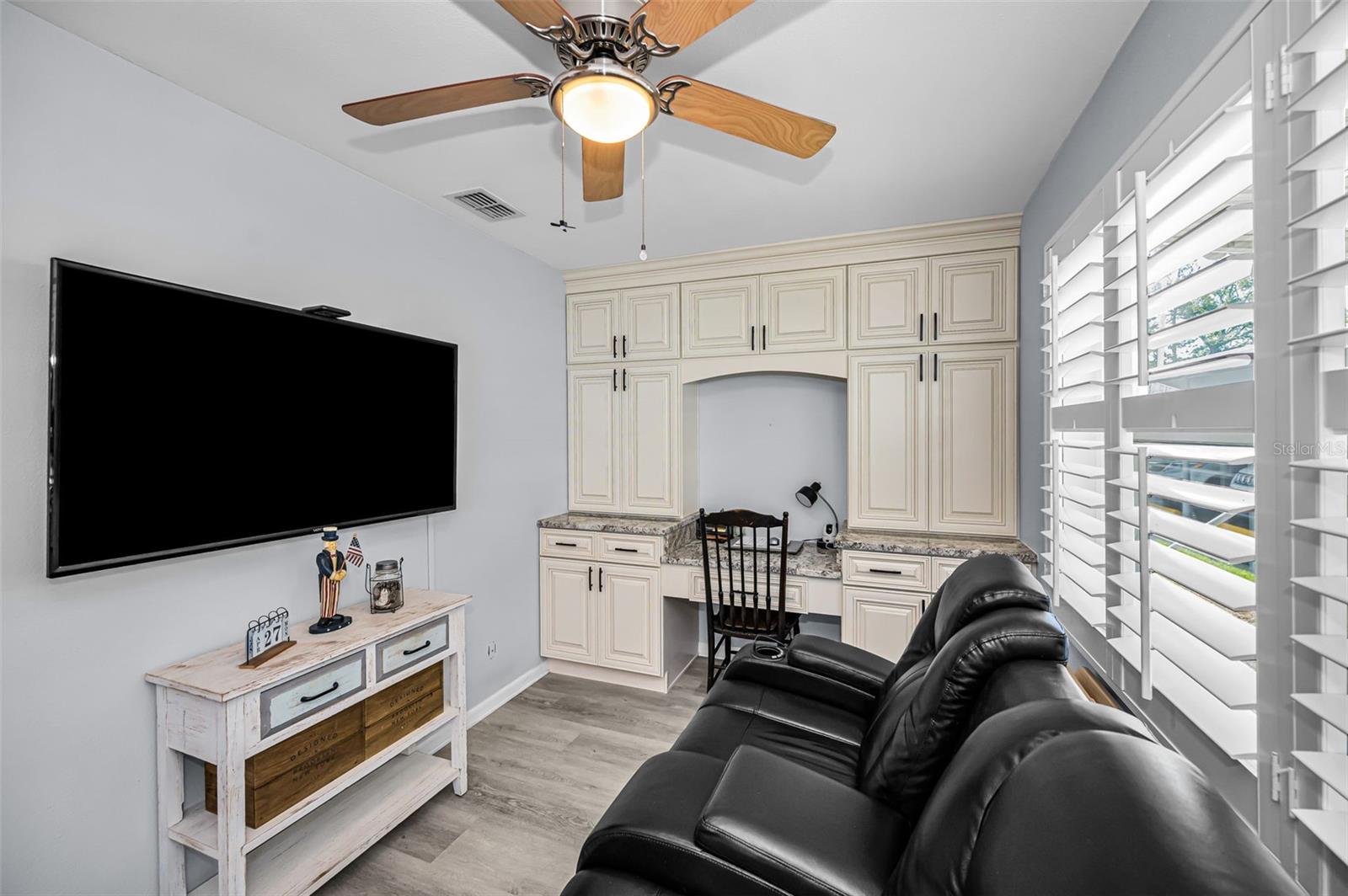 PARADISE SHORES - Residential