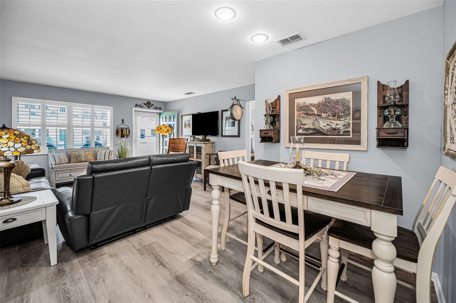 PARADISE SHORES - Residential