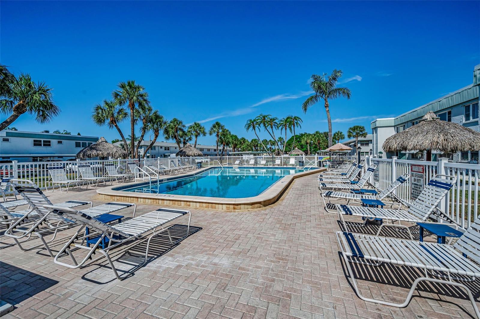 PARADISE SHORES - Residential