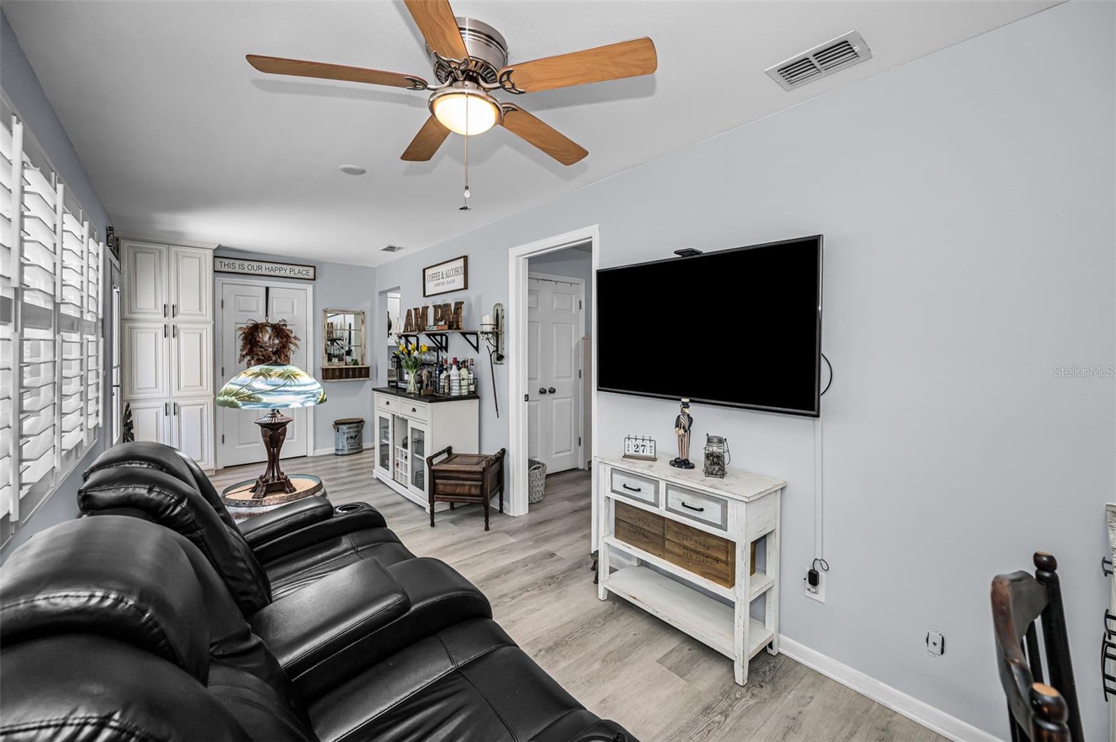 PARADISE SHORES - Residential