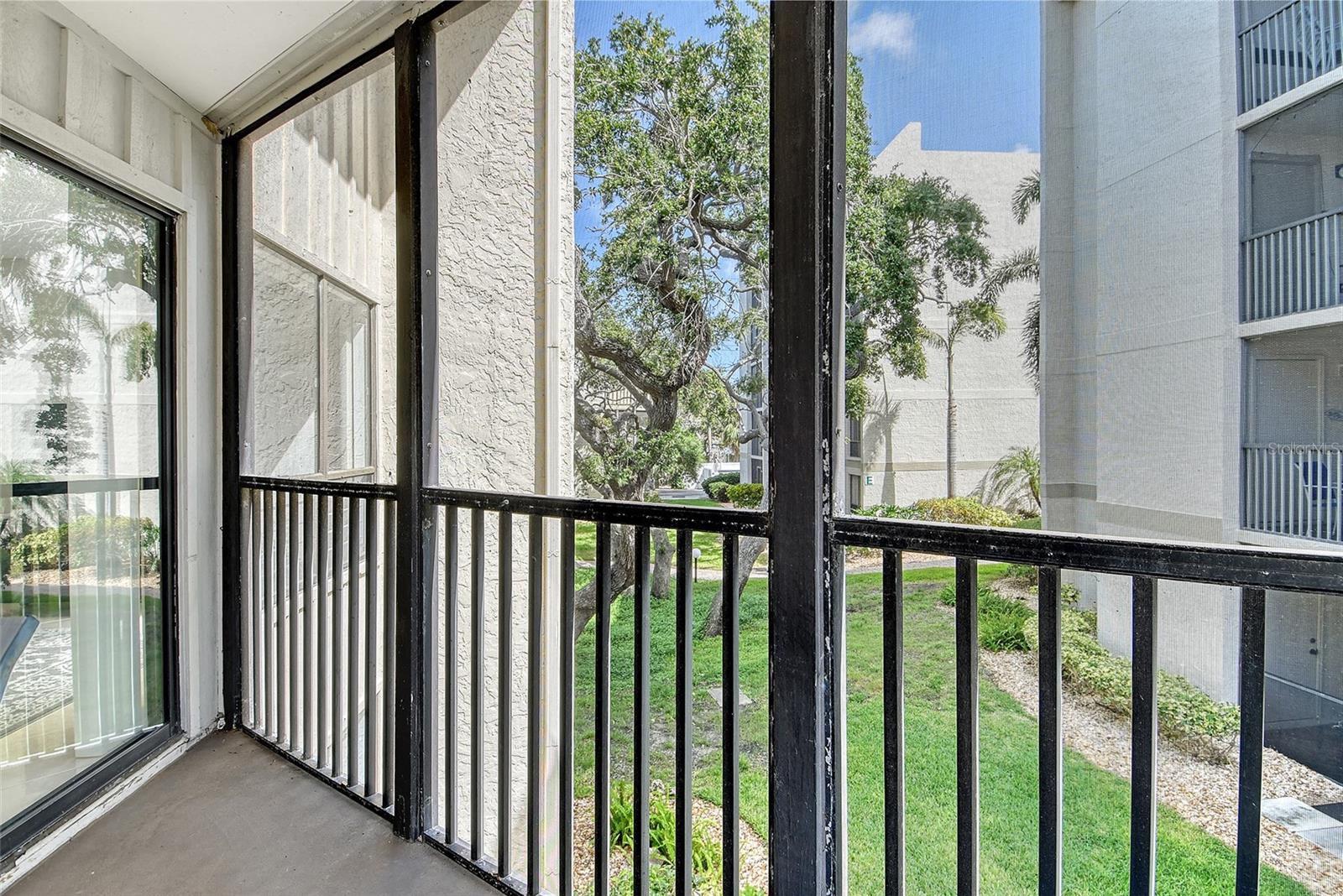 BAY OAKS - Residential