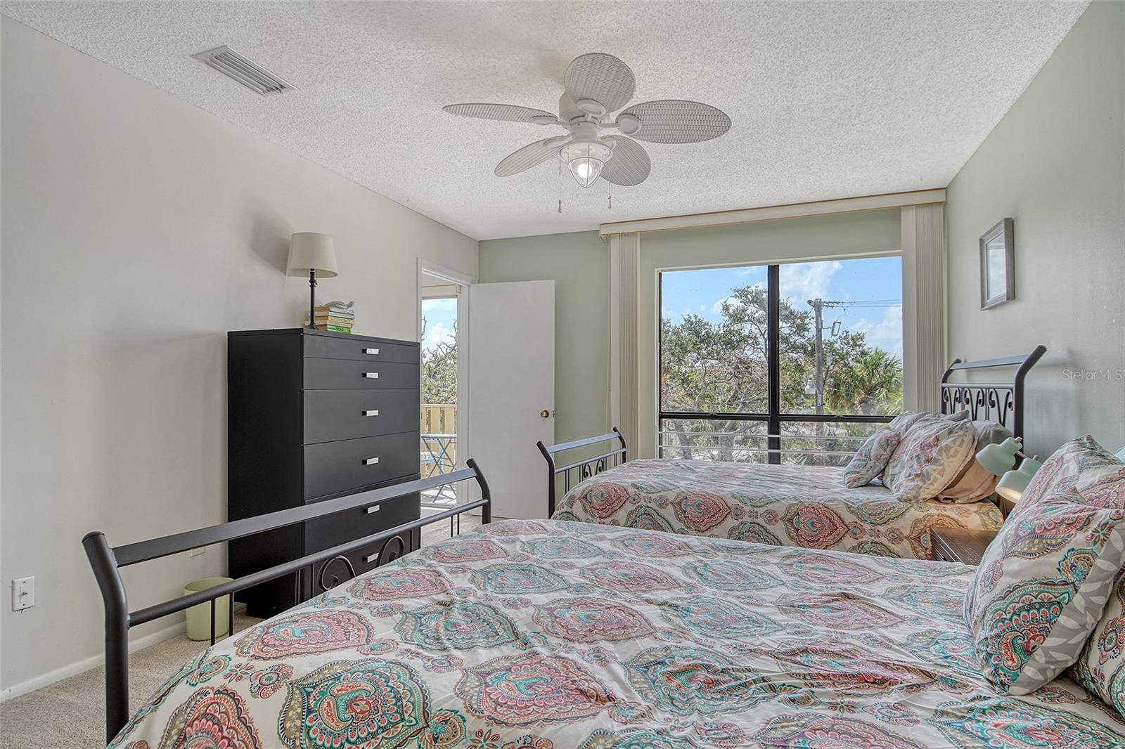 BAY OAKS - Residential