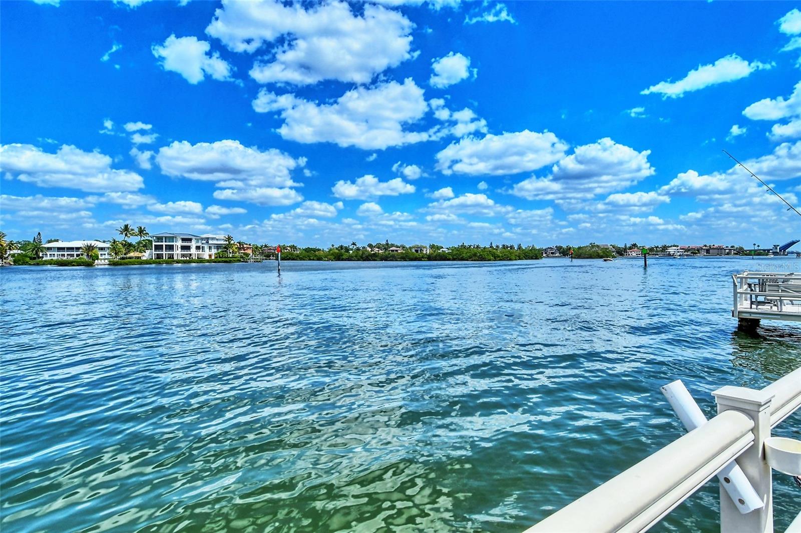 BAY OAKS - Residential