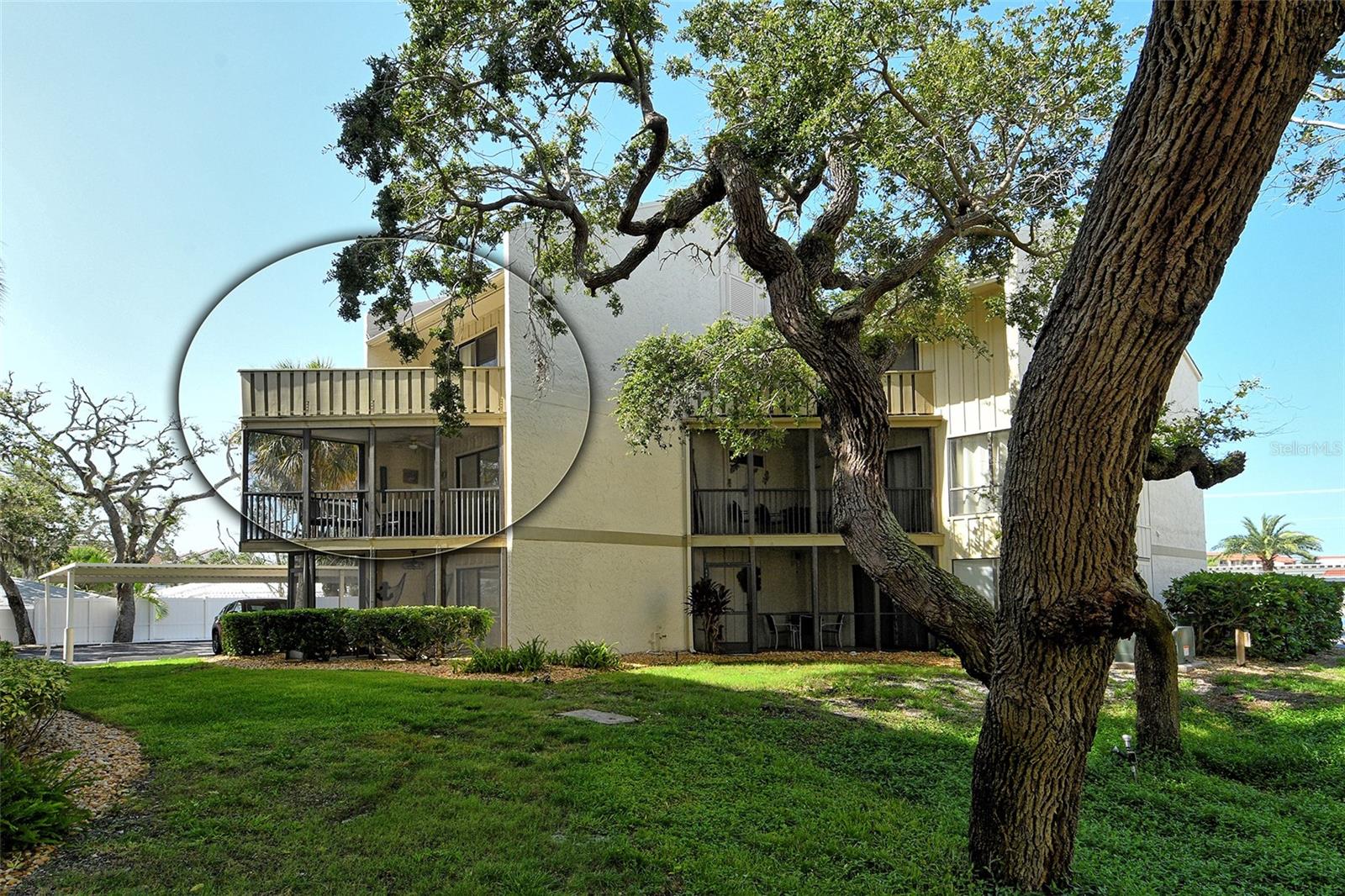 BAY OAKS - Residential