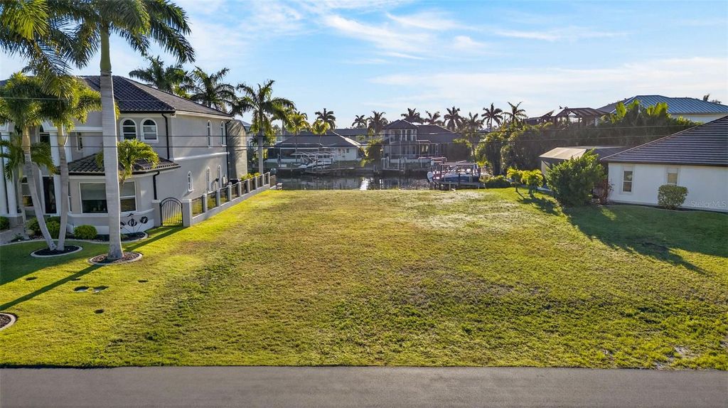 Photo of 5423 SW 17th Avenue, Cape Coral, FL 33914 (MLS # A4687336)