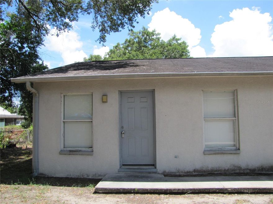 Nice 3 bedroom 2 bath duplex apartment in Grant Park. Ready for immediate occupancy. Minutes from Down Town Tampa.