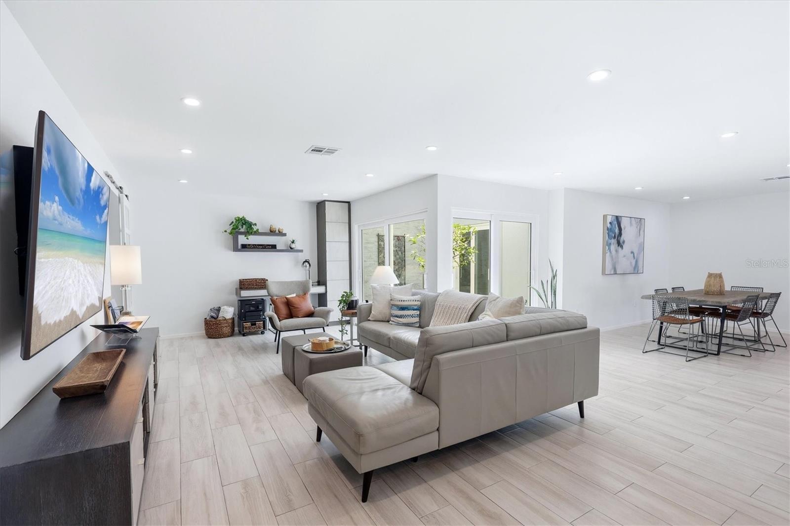 GLEN OAKS MANOR HOMES PH 2 - Residential