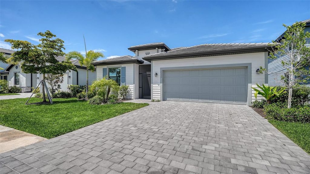Photo of 17233 Moonflower Drive, Venice, FL 34293 (MLS # A4688903)