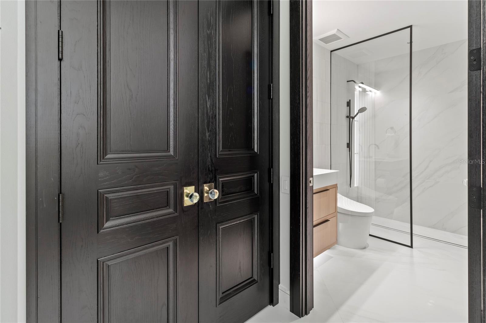 THE MOORINGS AT EDGEWATER IV - Residential