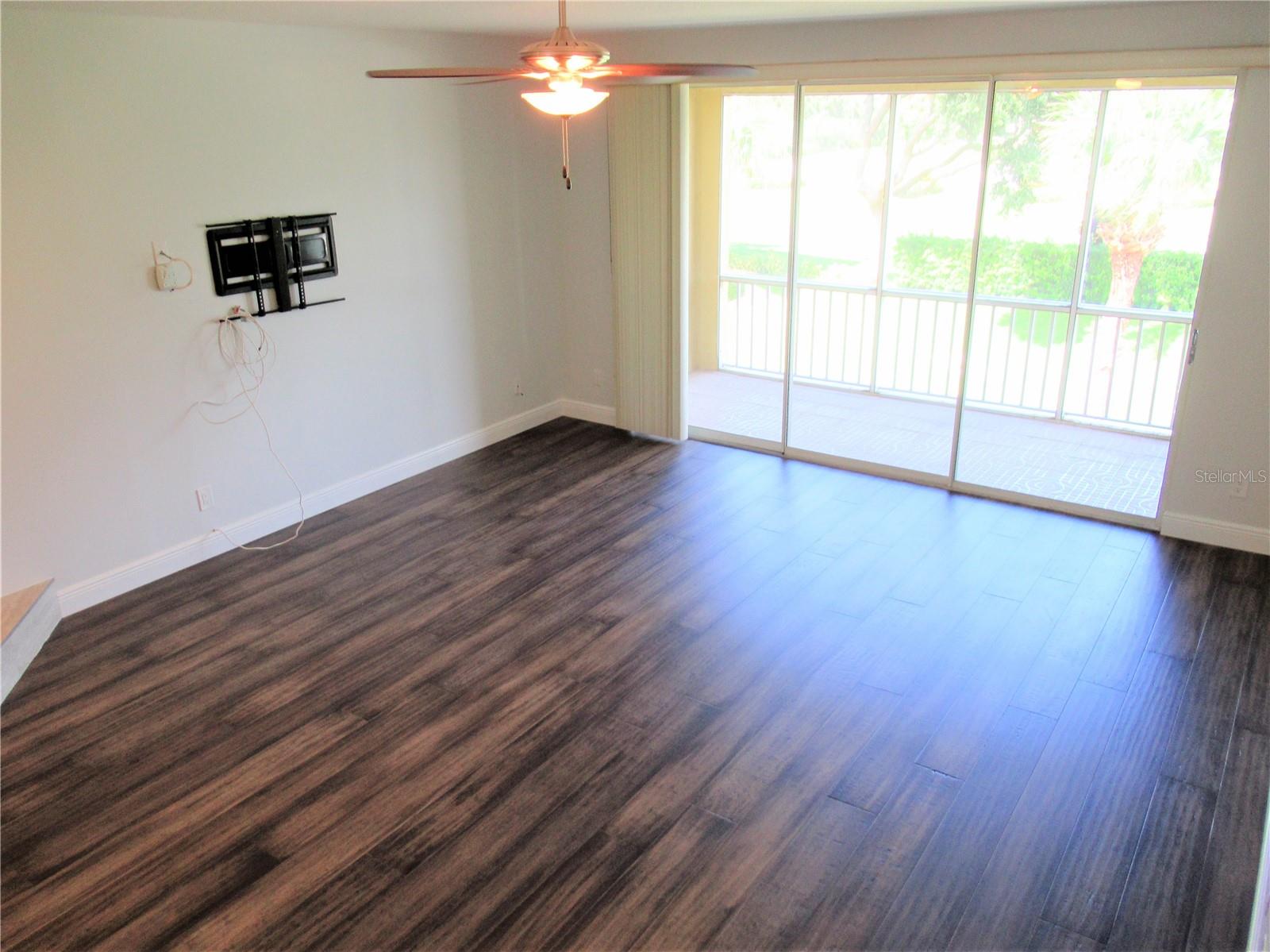 TIERRA SOUND TWNHMS - Residential