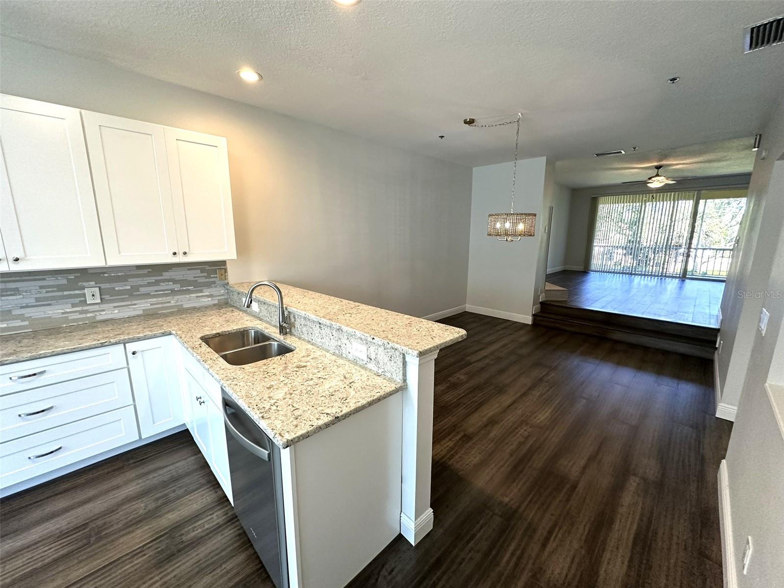 TIERRA SOUND TWNHMS - Residential