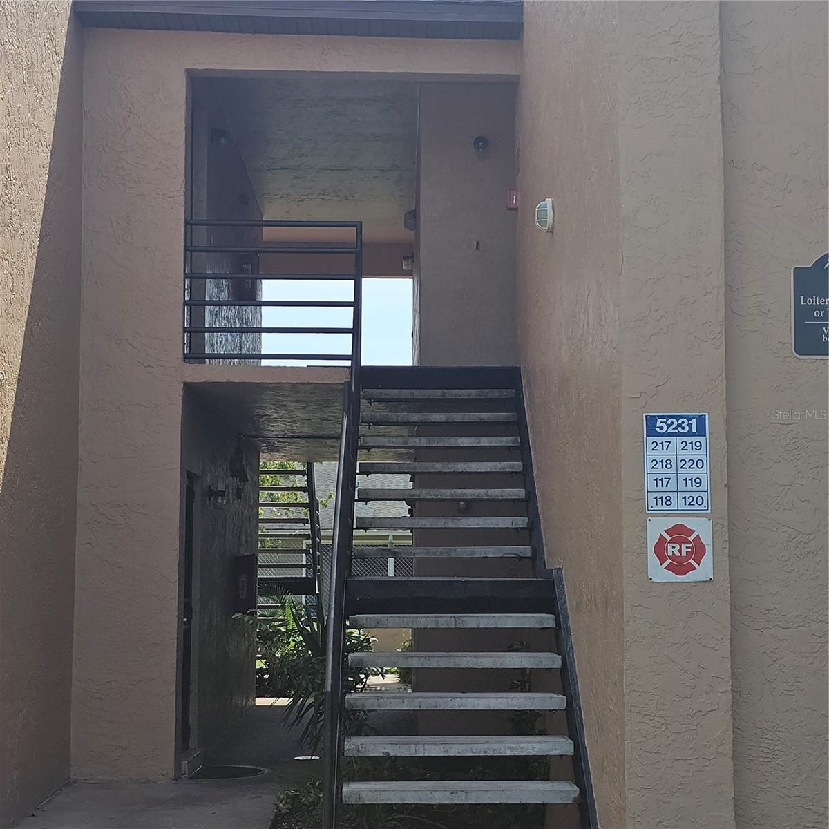 First floor unit. Near to shopping malls. Easy access to major highways
