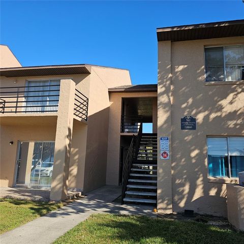 Photo of 5231 Via Hacienda Circle #117, Orlando, FL 32839 (MLS # S5131364) Photo of 5231 Via Hacienda Circle #117, Orlando, FL 32839 (MLS # S5131364)