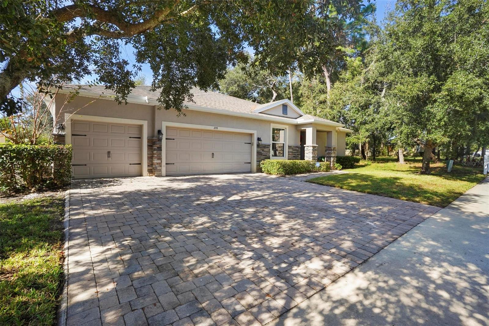 209 WELLINGTON WOODS AVENUE