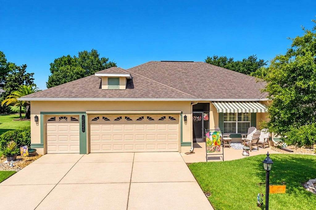 Photo of 25543 Maurepas Lane, Leesburg, FL 34748 (MLS # G5116773)