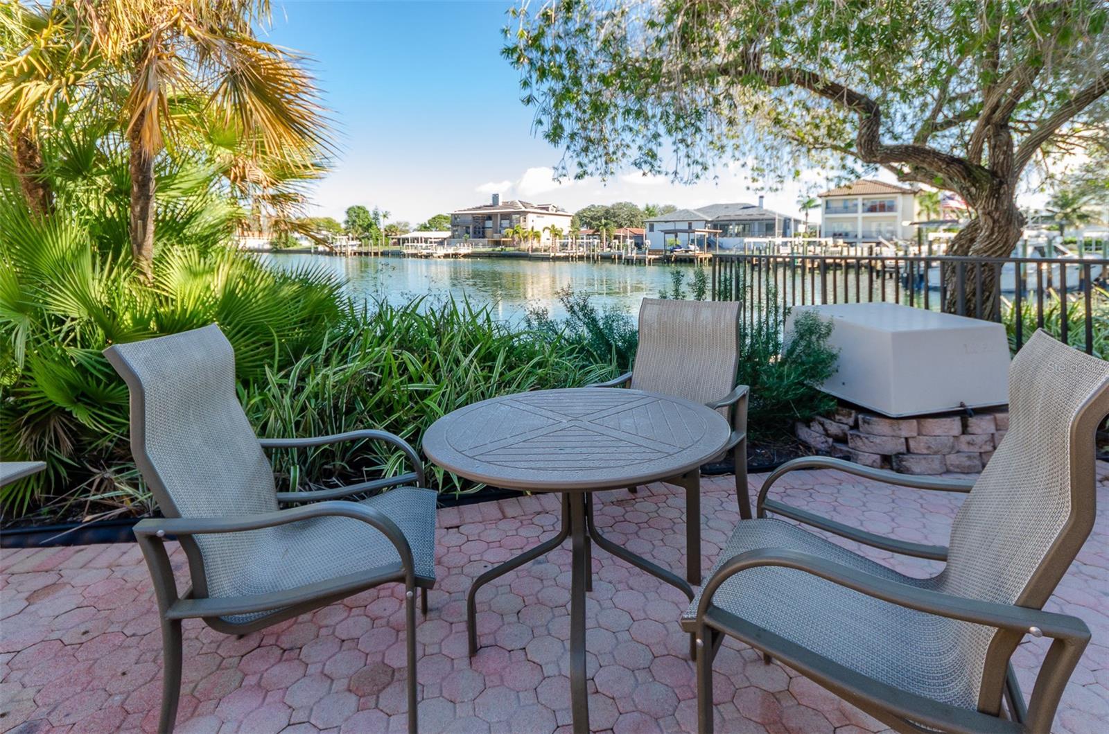 ISLANDER THE CONDO - Residential