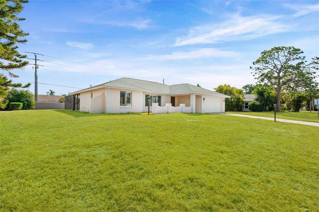 Photo of 8219 Timber Lake Lane, Sarasota, FL 34243 (MLS # A4683126)