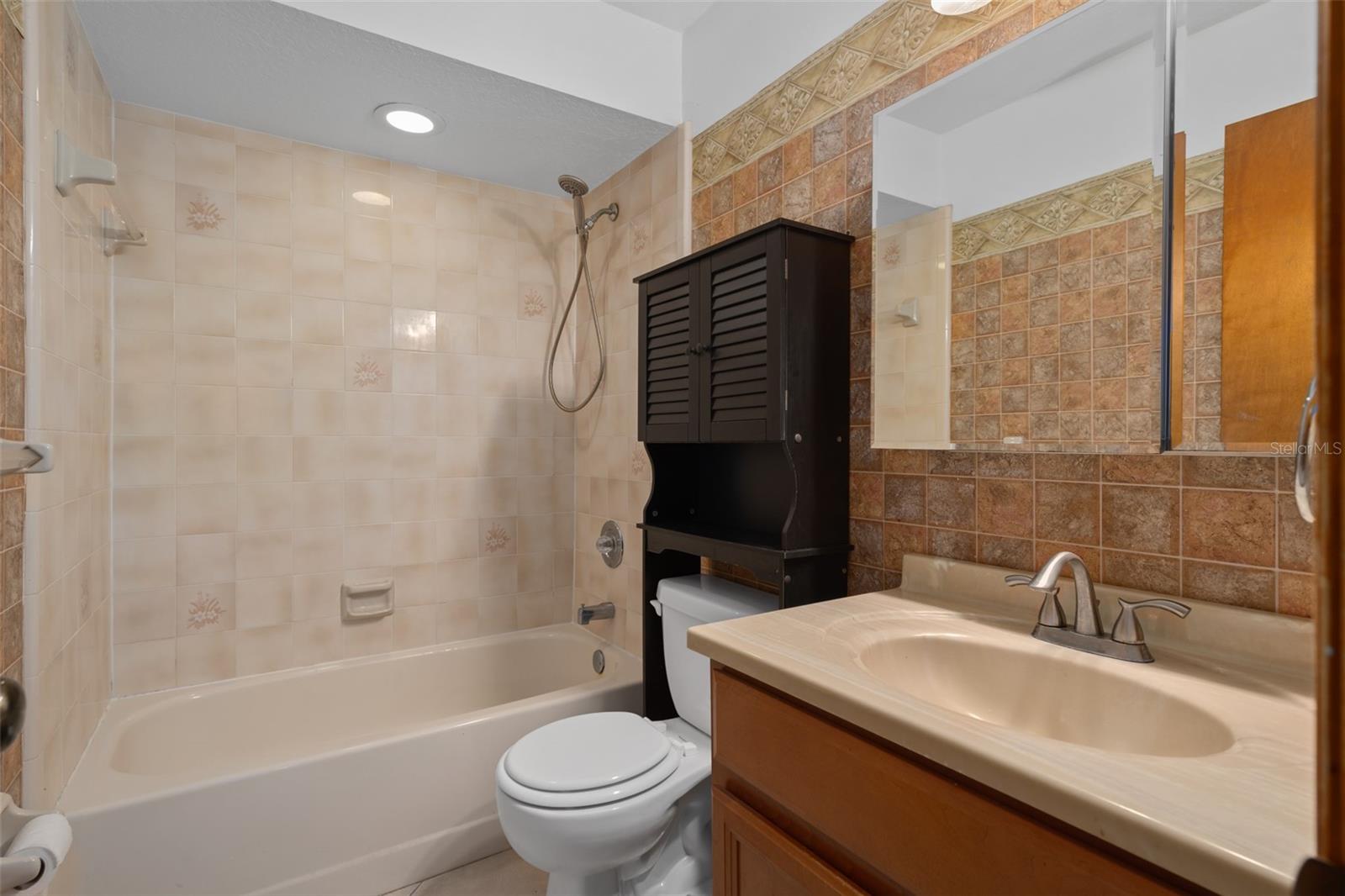 HIDDEN OAKS - Residential