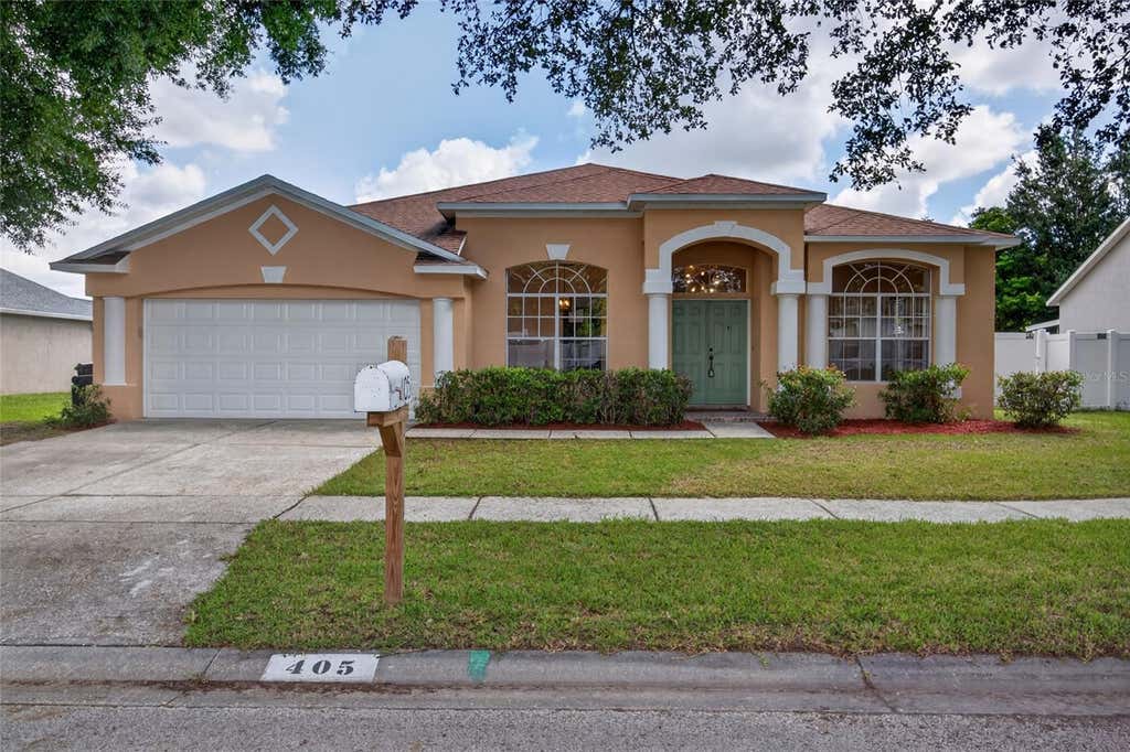 Photo of 405 Country Vineyard Drive, Valrico, FL 33594 (MLS # TB8542741)