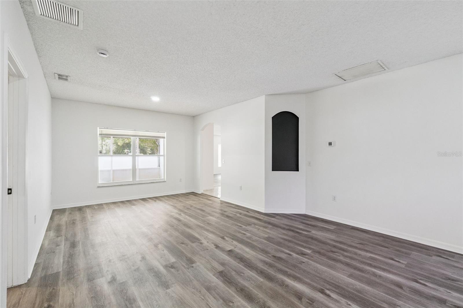 931 VAN LOON COURT