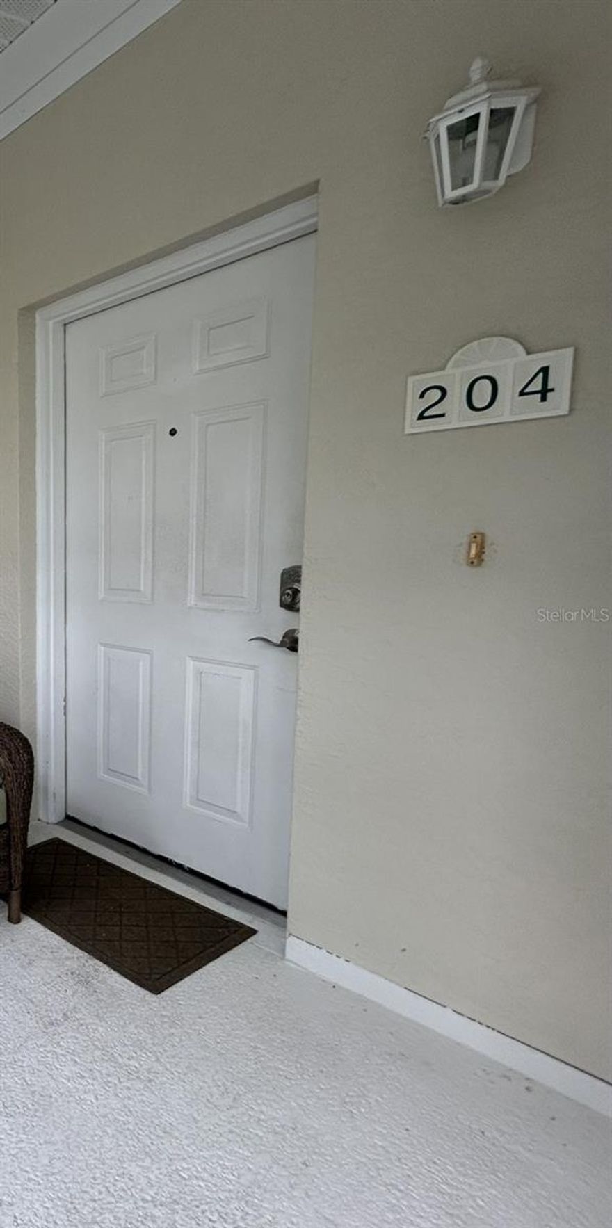 Available now!  Three-bedroom, three-bathroom corner unit on the top floor with great natural light and overlooking the world-famous tennis courts at IMG Academy. Furnished and turnkey with a King bed in the primary bedroom suite, queen bed in guest bedroom suite and two twin beds in the third bedroom. Cozy leather sectional sofa in the open living room, plantation shutter window treatments throughout, closets with built in drawers and shelves as well as vaulted ceilings to help create a nice open aesthetic. Smart TVs in all bedrooms and living room. Provides one covered carport and one additional assigned parking space. 

Rate includes electric, water, sewer, garbage, pest control, Wi-Fi internet [400 mbps] and basic cable. Located within a short distance to community pool and spa, fitness room and IMG facilities.