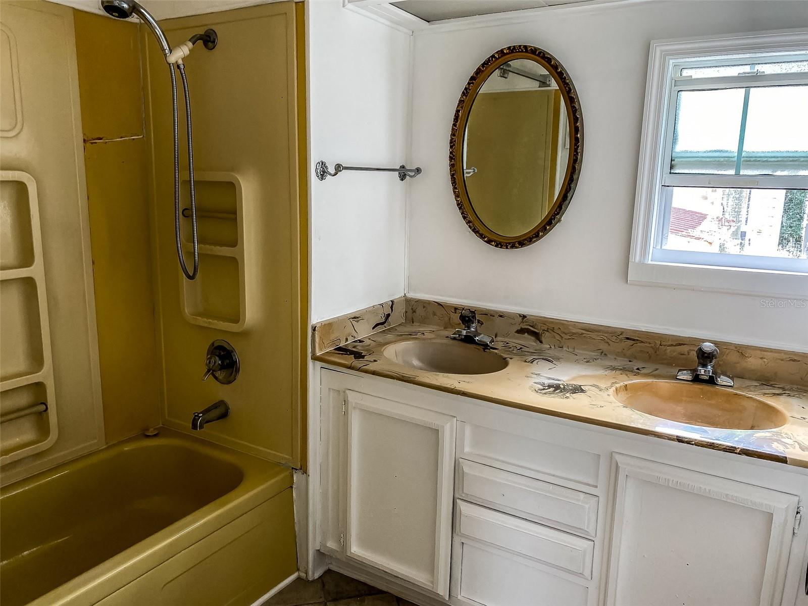 EAST LAKE HARRIS ESTATES - Residential