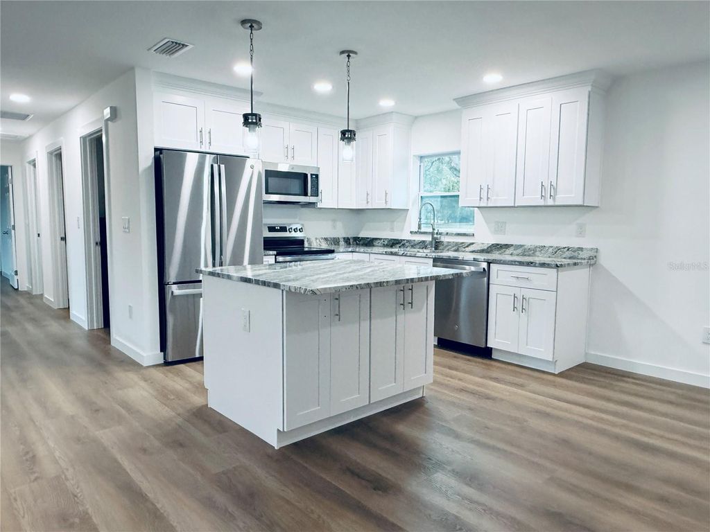 Photo of 305 19th Street East, Bradenton, FL 34208 (MLS # A4676125)