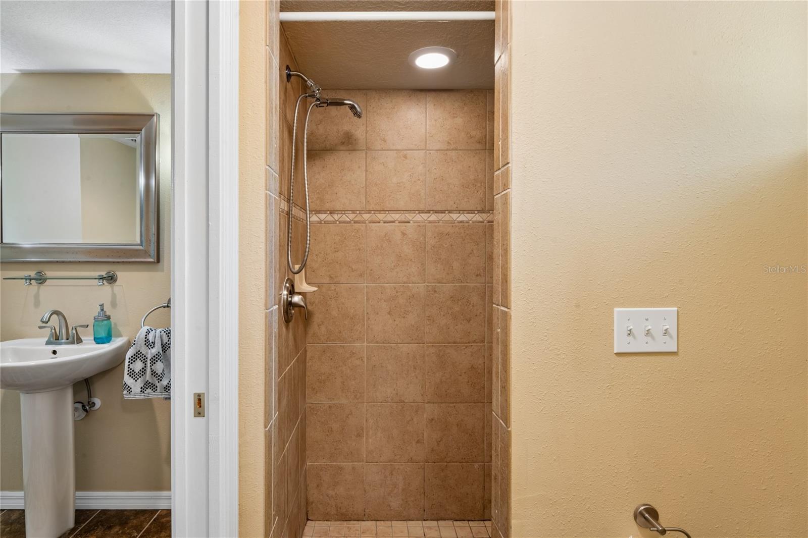 SHADOWLAWN ANNEX - Residential