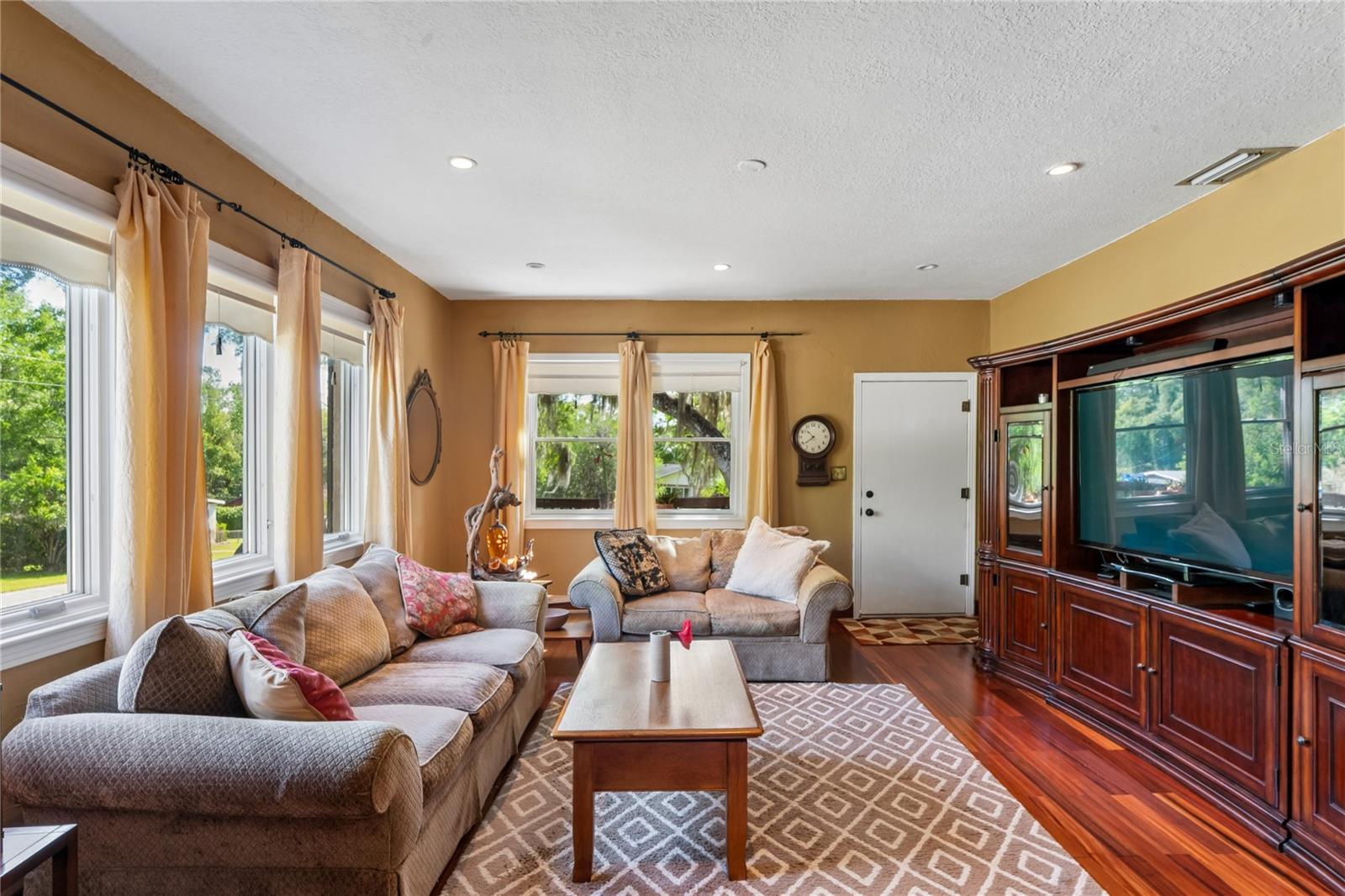 SHADOWLAWN ANNEX - Residential