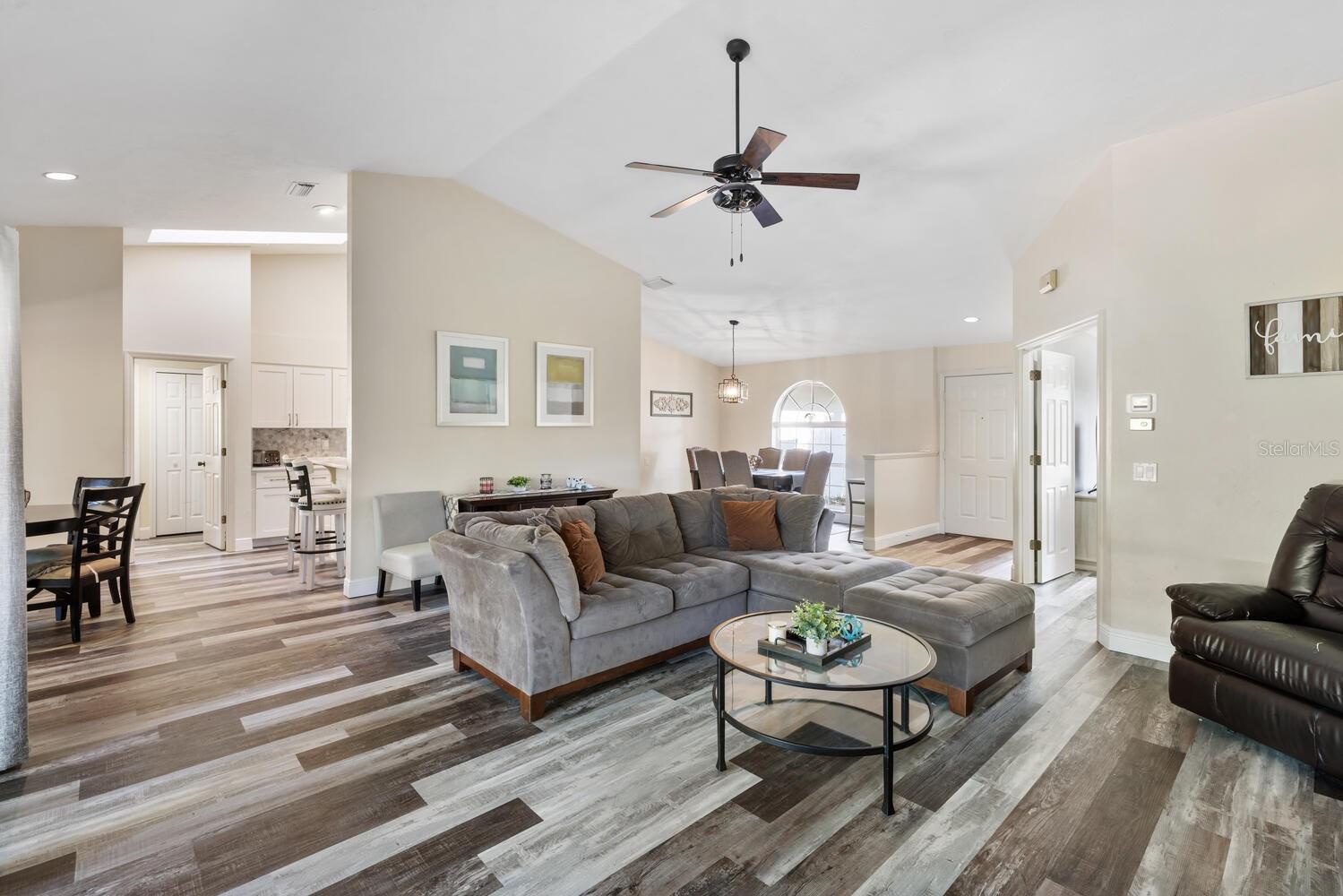 4498 DIAMOND CIRCLE E