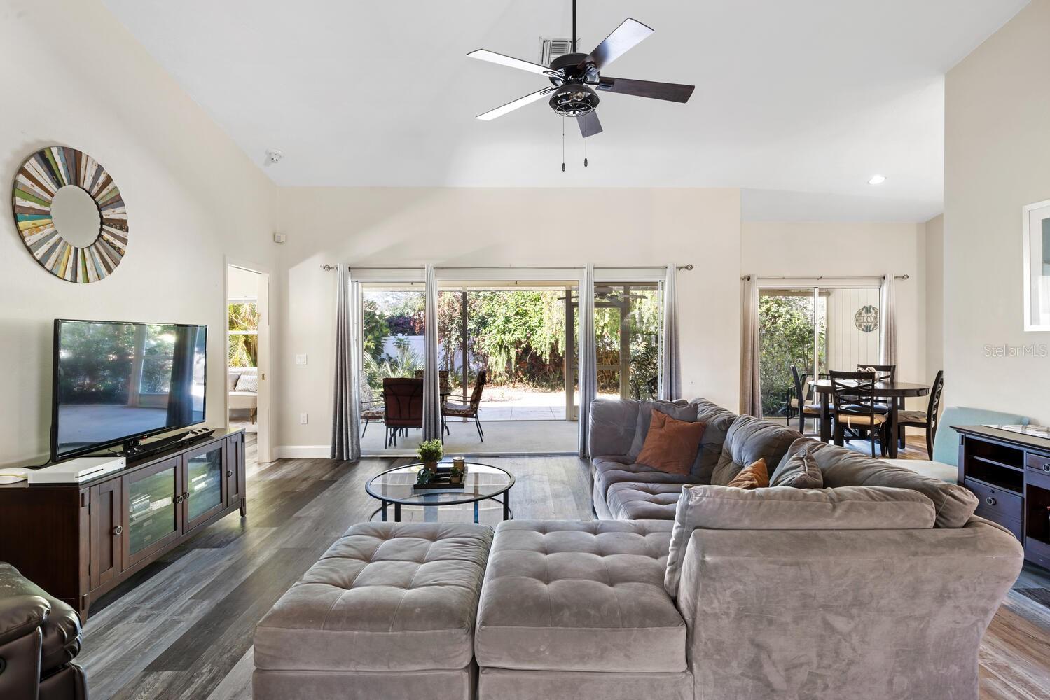 4498 DIAMOND CIRCLE E