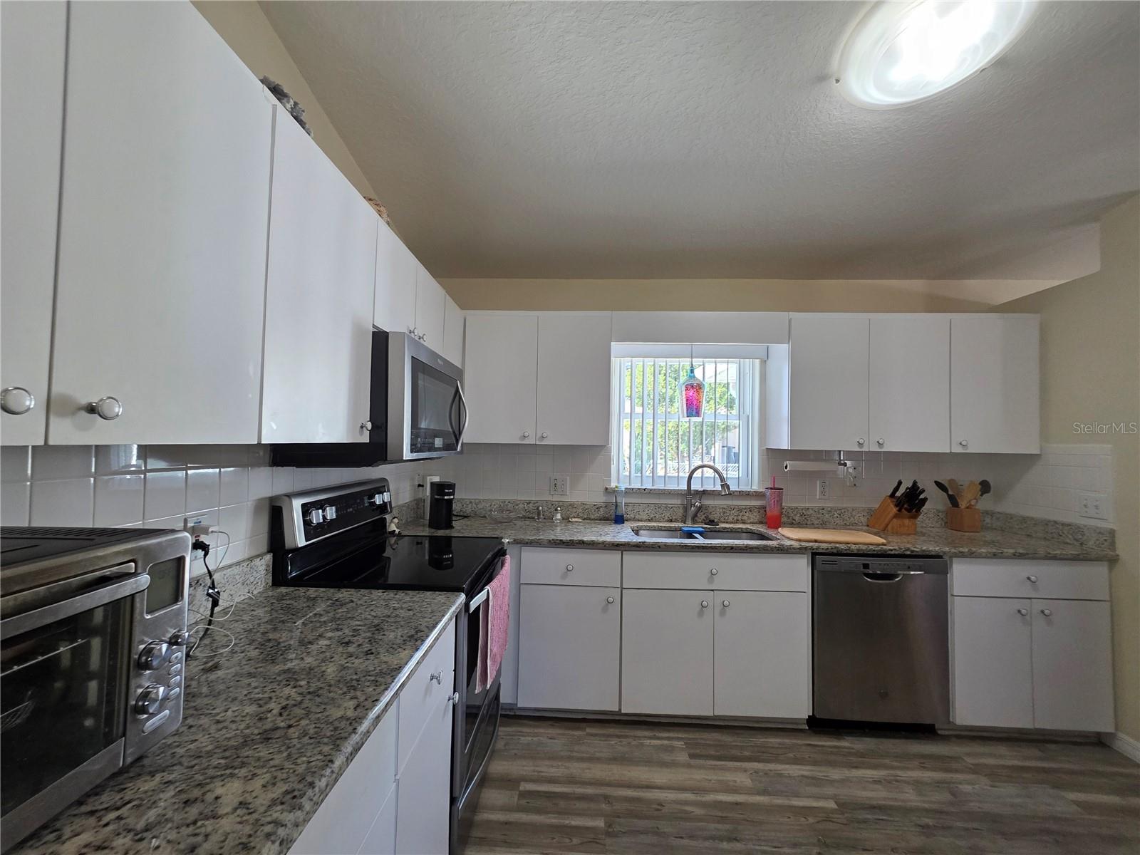 CHERRYWOOD ESTATE - Residential Lease