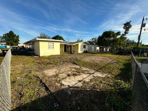 A home in LAKELAND