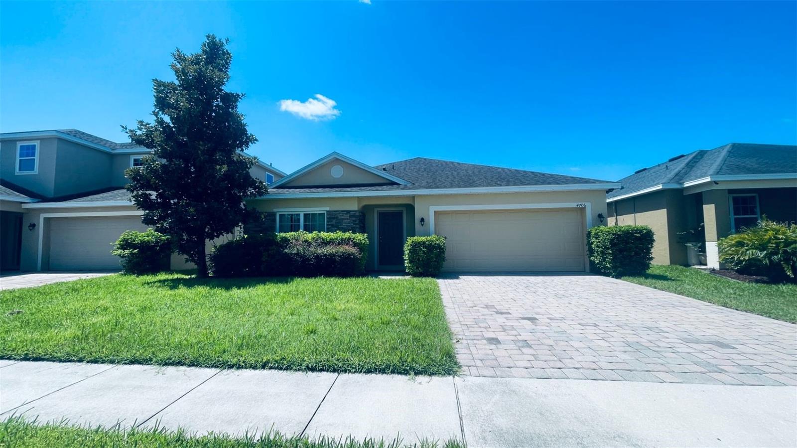 $200 off 1st month's rent! Former Model Home So the Upgrades are Already In for your delight. This plan has it all. The 4 Bed, 2 Bath home with formal living/dining has the Royal Oak Launch Zone and vaulted ceiling in the main living area. The master is split for privacy. Upgrades include granite counter tops in the kitchen and all baths, extended tile throughout select living areas, brick pavers, vaulted ceilings, backdoor covered lanai and so much more. Call to set an appointment.